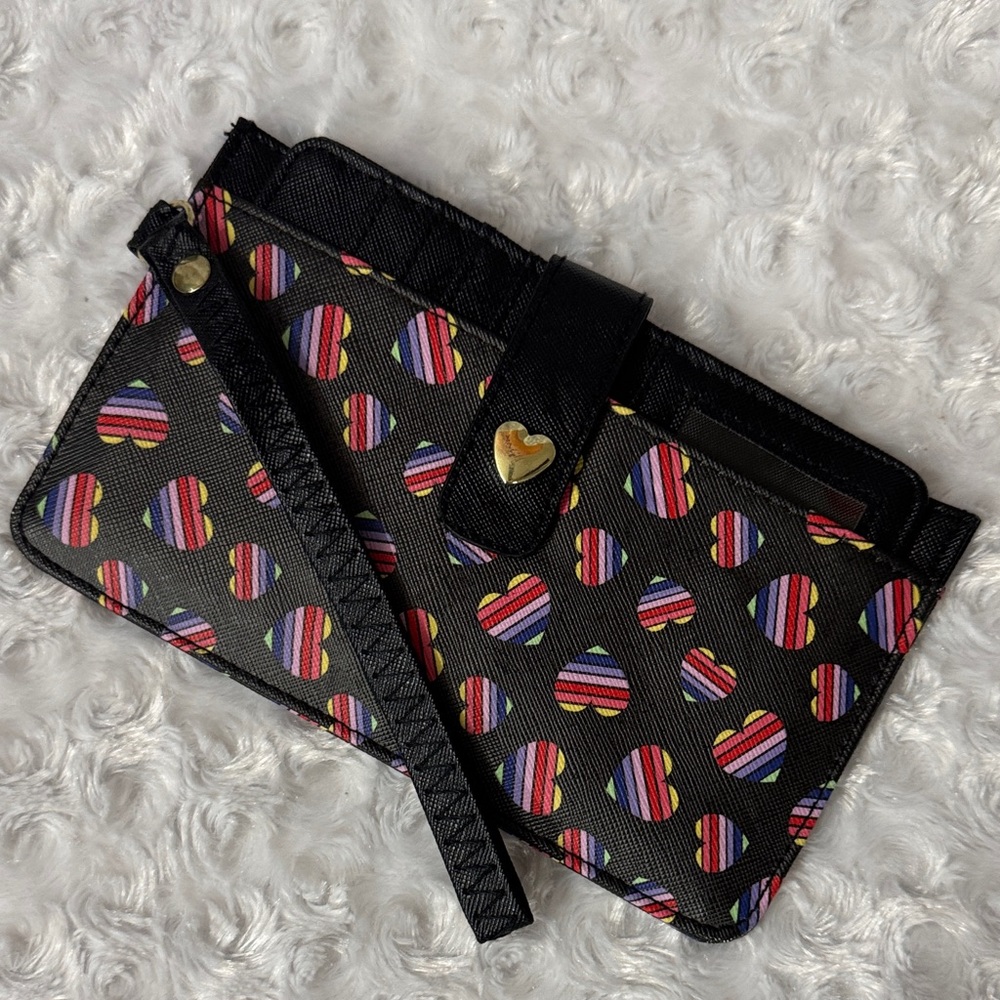 NWOT Colorful Heart Pattern Wristlet